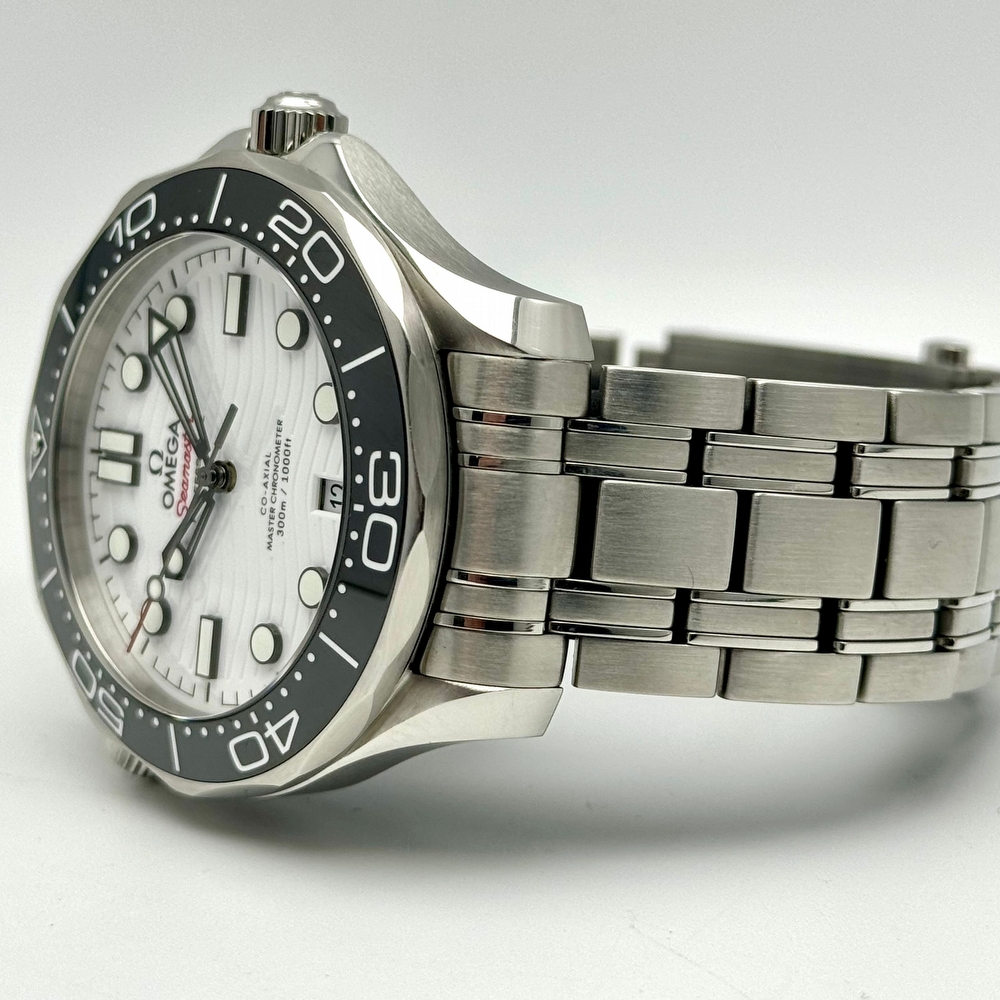 Omega Seamaster White Professional 300M Diver Co-Axial Master Chronometer